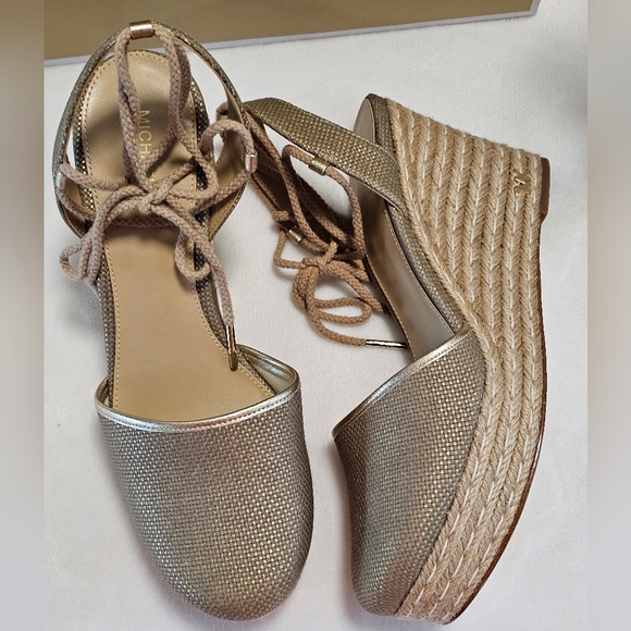 🥳HP🎉NWT Michael Kors Margie Closet Toe Wedge Metallic Canvas - Picture 2 of 12